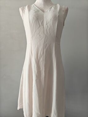Uniqlo Matte Crepe Sleeveless V-Neck Dress Knee Length Lightweight Minimalist